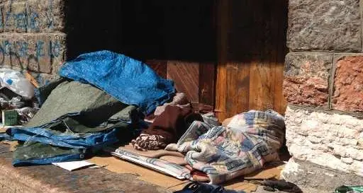 Senzatetto, servono scarpe. L’associazione Tabita lancia una raccolta