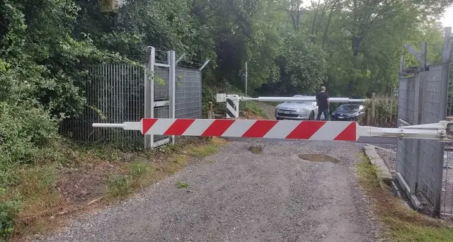 Temporali e fulmini, la ferrovia della Valsugana in tilt, i carabinieri e i vigili ai passaggi a livello