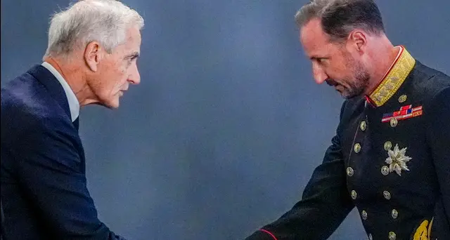 >>>ANSA/ Addio ad Harald V, ora il figlio Haakon è il re più giovane d'Europa
