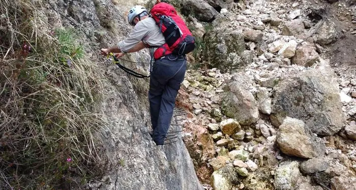 Chiusa dai tempi di Vaia, ora i lavori alla ferrata «Chiesa» della Valscura: la Sat di Caldonazzo in campo domenica prossima