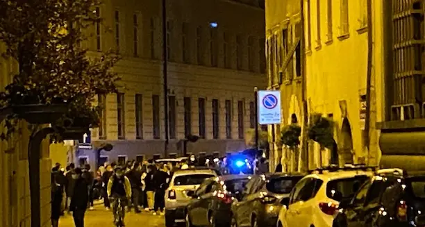 Assembramenti in città, anche ieri centro storico molto movimentato fino a tarda sera