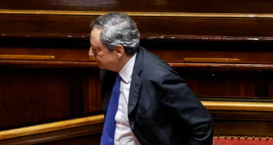 Verso lo scioglimento delle Camere, l'ira di Draghi, la Lega stacca la spina, la Borsa in picchiata