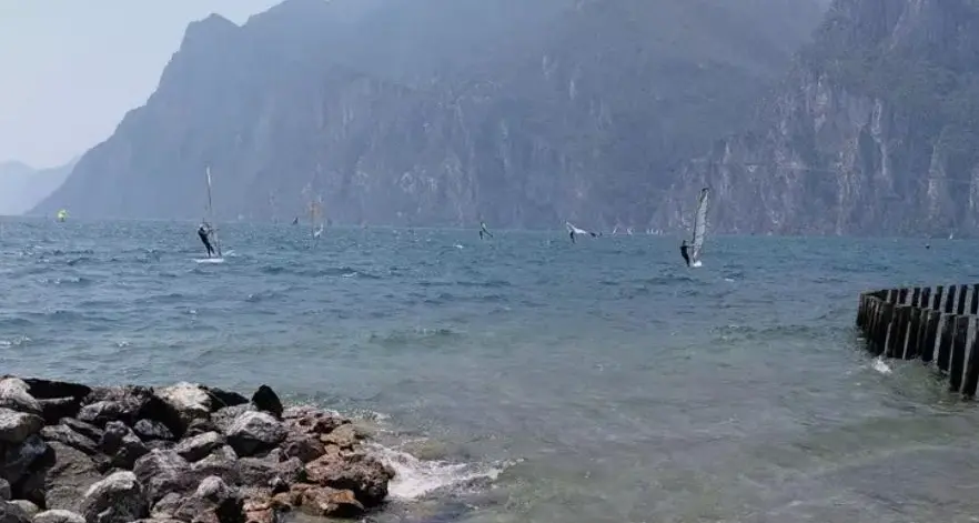 La Goletta dei laghi: «Garda e Serraia, contaminazione microbiologica nei limiti»