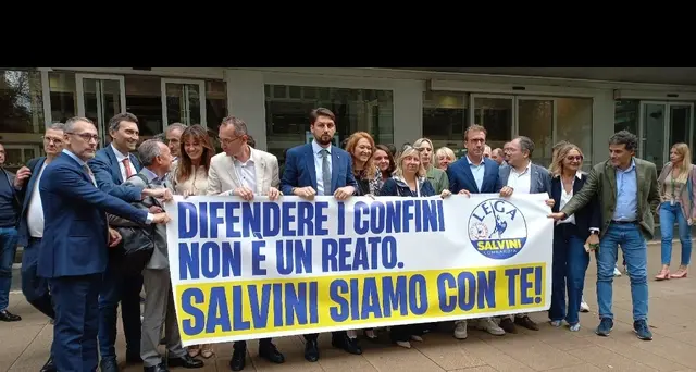 Open Arms: al Pirellone flash mob Lega, 'Salvini non sei solo'