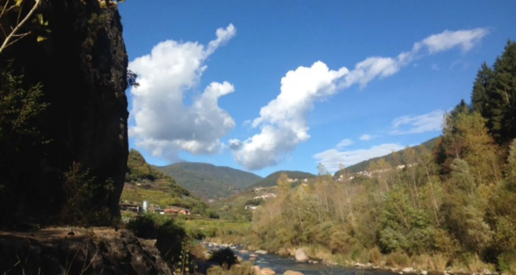 Un nuovo ponte a Pozzolago, solo per bici e trattori: il costo lievita, e fra i beneficiari l’ex sindaco (e assessore) di Cembra che aldilà ha i vigneti