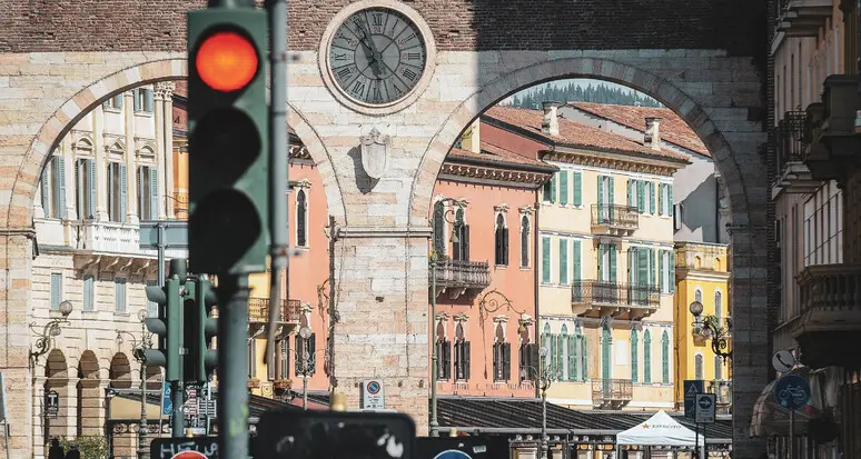 Persona colpita da un fulmine nel centro di Verona, grave