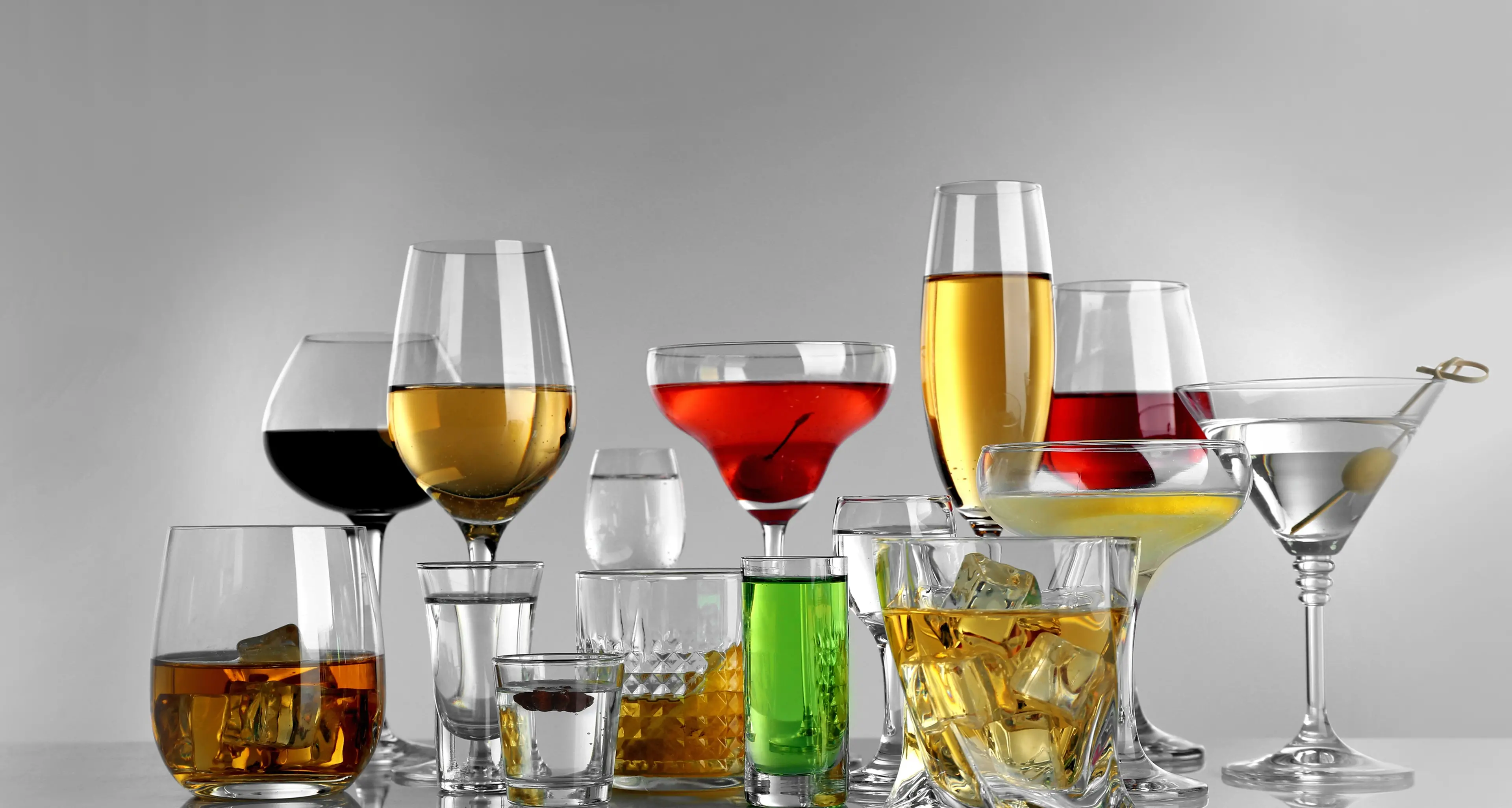 Vini e liquori, le tendenze più trendy secondo Proposta Vini: rossi in caduta libera, stabili le bollicine, il gin stufa