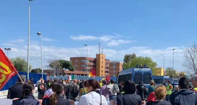 Alitalia: lunedì lavoratrici in piazza, basta discriminazioni