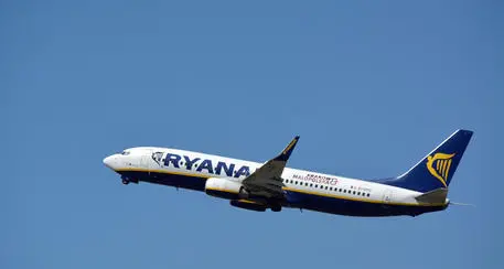 Ryanair: chiude l'anno in rosso di 815 milioni, pesa Covid