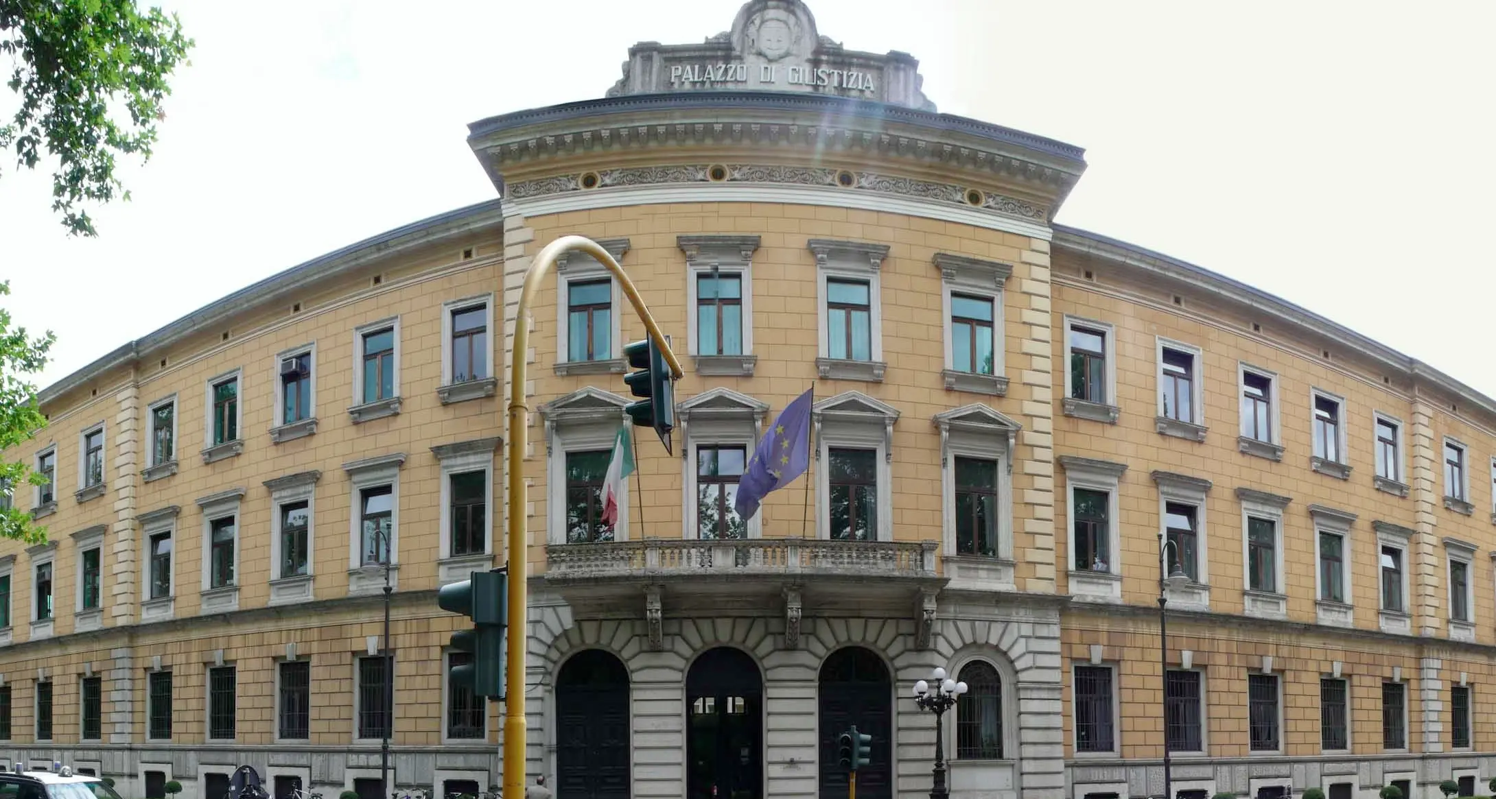 Otto anni di violenze alla moglie, botte anche quando era incinta: a processo