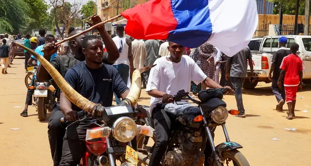 Niger: golpisti, Parigi vuole intervenire militarmente