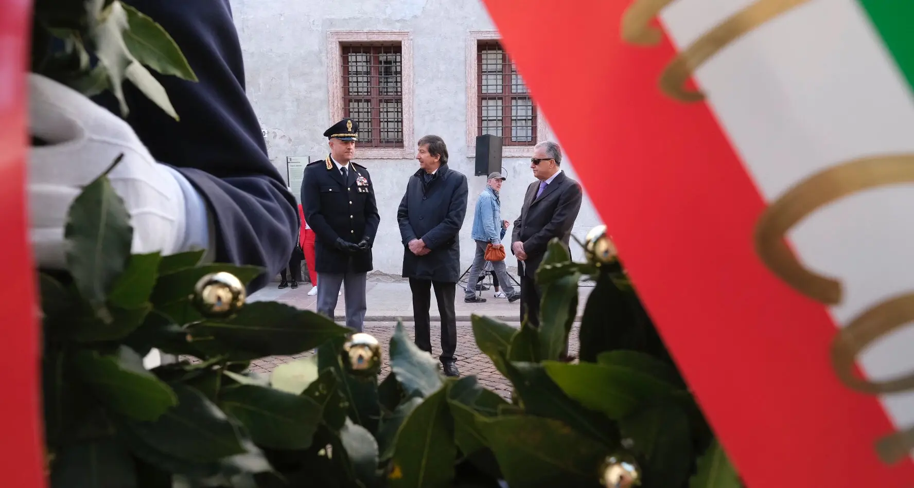 Festa della Liberazione, ma Fugatti non partecipa, e scoppia la polemica: in viaggio per Vienna e il PD attacca, «neanche su Facebook, dove è bulimico...»