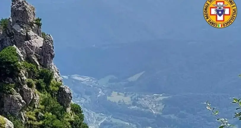 Ancora montagna tragica: giovane coppia di alpinisti precipita per cento metri sul Monte Pasubio