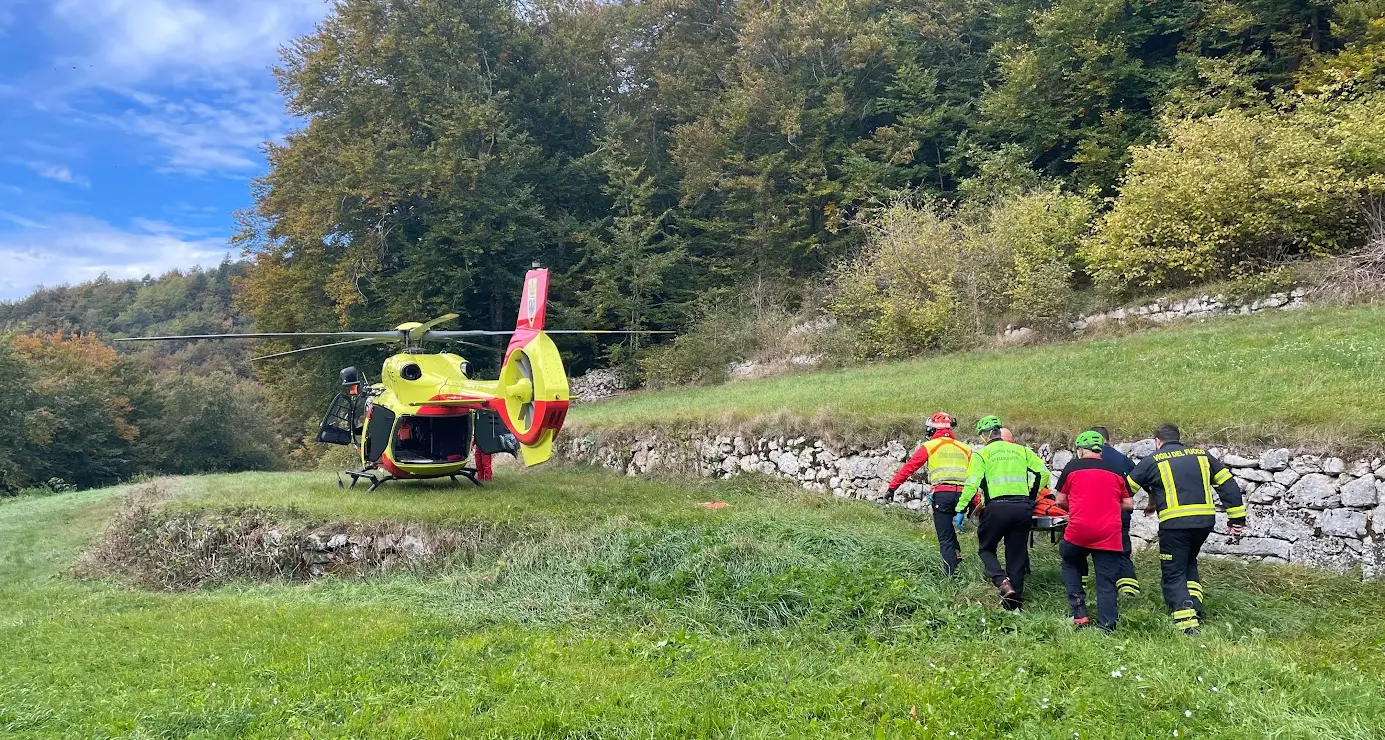 Sparito dopo il picnic in famiglia, 73enne ritrovato ferito nei boschi di Lavarone dopo la notte all’addiaccio