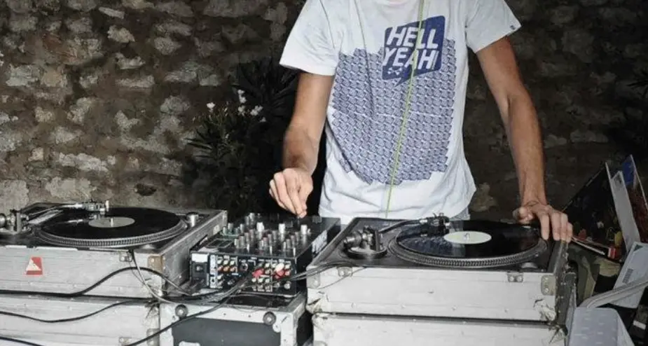 L'insostenibile accanimento burocratico sui bar che organizzano piccoli eventi musicali