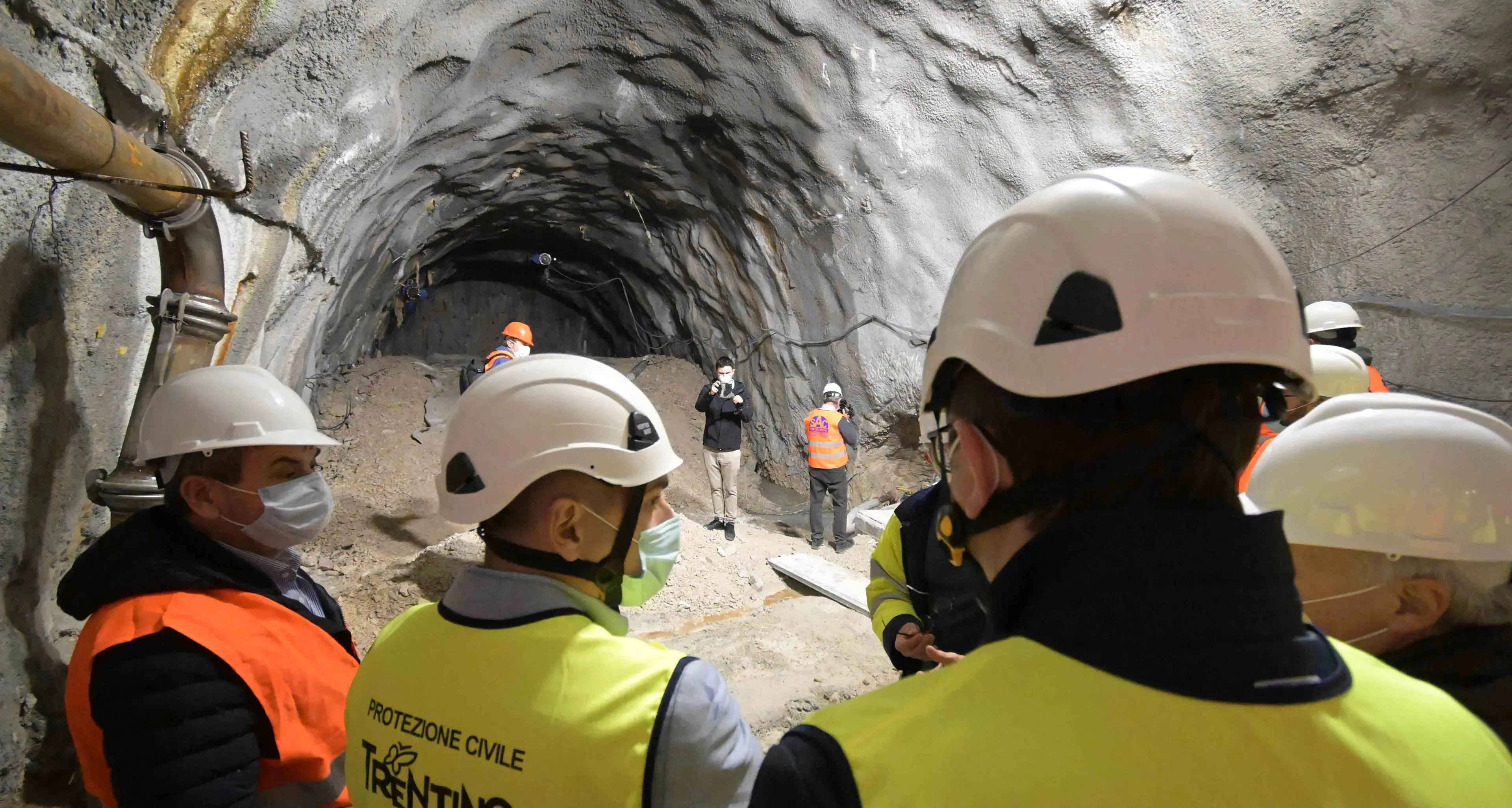 Si scava il tunnel, spunta una sorgente: «Riempiamo il lago di Loppio»