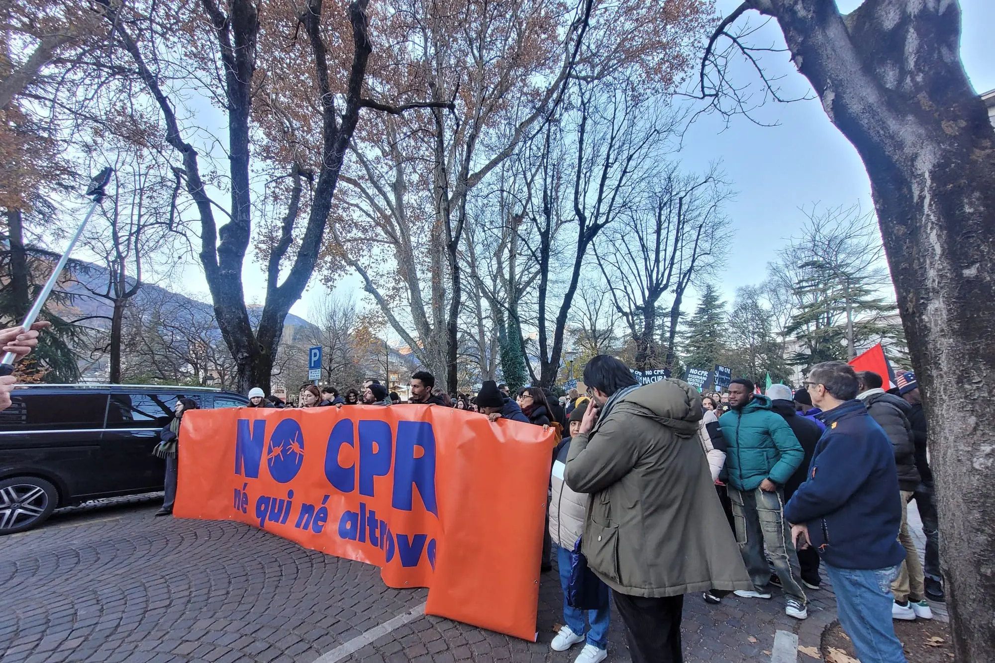 Trento in strada contro il Cpr: centinaia di persone alla manifestazione