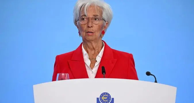 La Bce taglia i tassi di un quarto di punto al 2%. Lagarde: «Dazi ed euro forte rendono difficile l'export»