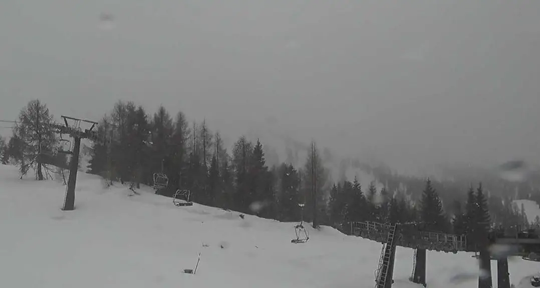 Oggi possibili debolissime nevicate, poi ripresa del vento forte di föhn, dice Meteotrentino