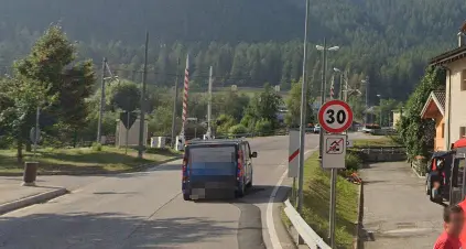 Trento-Malé chiusa a Monclassico, un camion ha strappato i cavi e si è allontanato