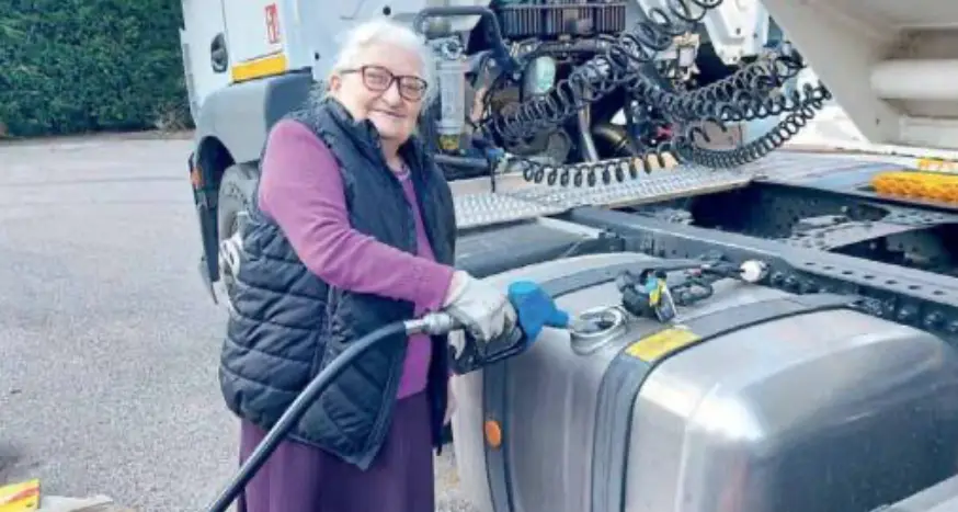 Agnese Moser, da 65 anni alla pompa di gasolio: “Quanti ricordi”