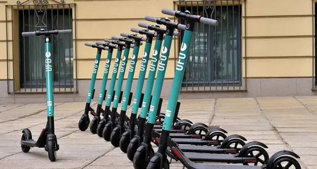 Monopattini elettrici caos, FdI all’attacco: “Situazione non più sostenibile, Trento rinunci al servizio sharing”