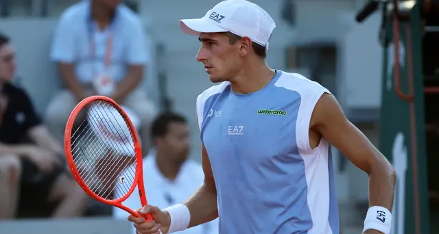 Roland Garros: avanti Arnaldi, superato il greco Tsitsipas