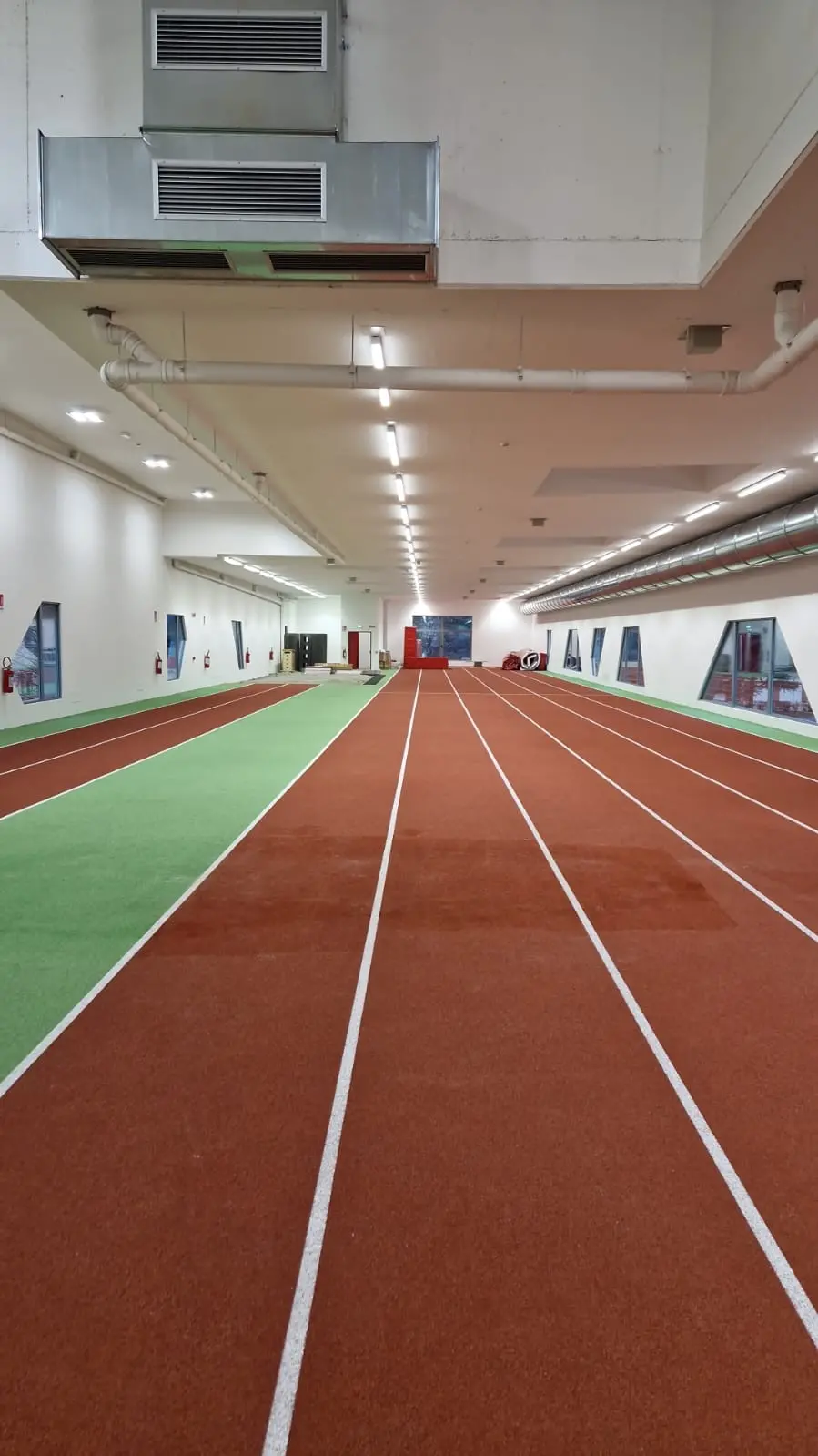 Ci sono voluti 5 anni di più, ma la pista per l’atletica indoor del Campo Coni è riaperta