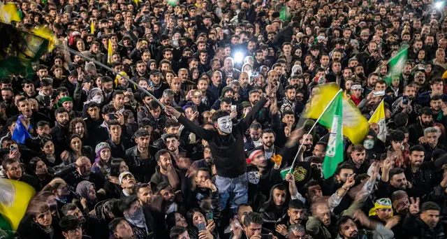 Turchia: 340 arresti dopo le proteste per il sindaco curdo