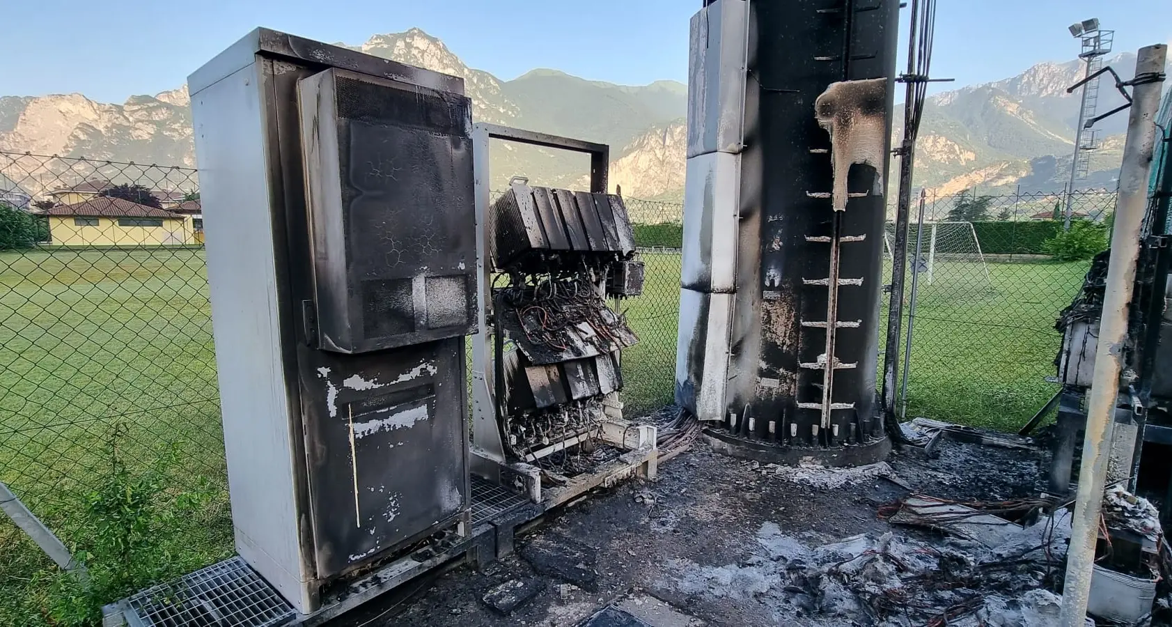 Arco: attacco alle torri telefoniche, tre roghi dolosi in una notte in tre zone diverse – FOTO
