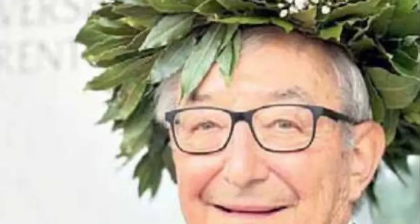 Corona d’alloro a Lucio Dallasega: il consigliere comunale di Predazzo si laurea a 75 anni