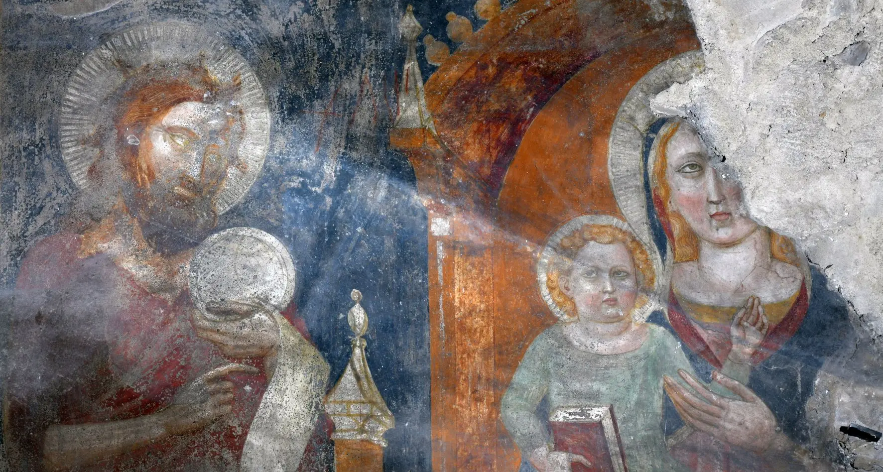 Nel Duomo di Trento spunta un prezioso affresco: la «Madonna della pace» del 1300