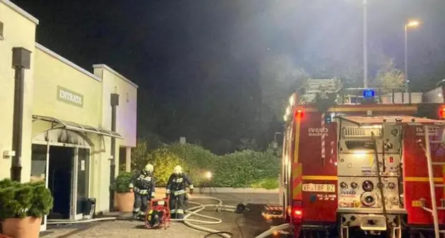 Incendio nella notte a Bronzolo, famiglie e bambini messi in salvo dai pompieri