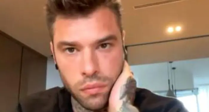 Fedez ricoverato nel reparto solventi del Fatebenefratelli, con lui Chiara Ferragni