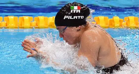 Agli Europei di nuoto record del mondo per Benedetta Pilato nei 50 rana: ha 16 anni