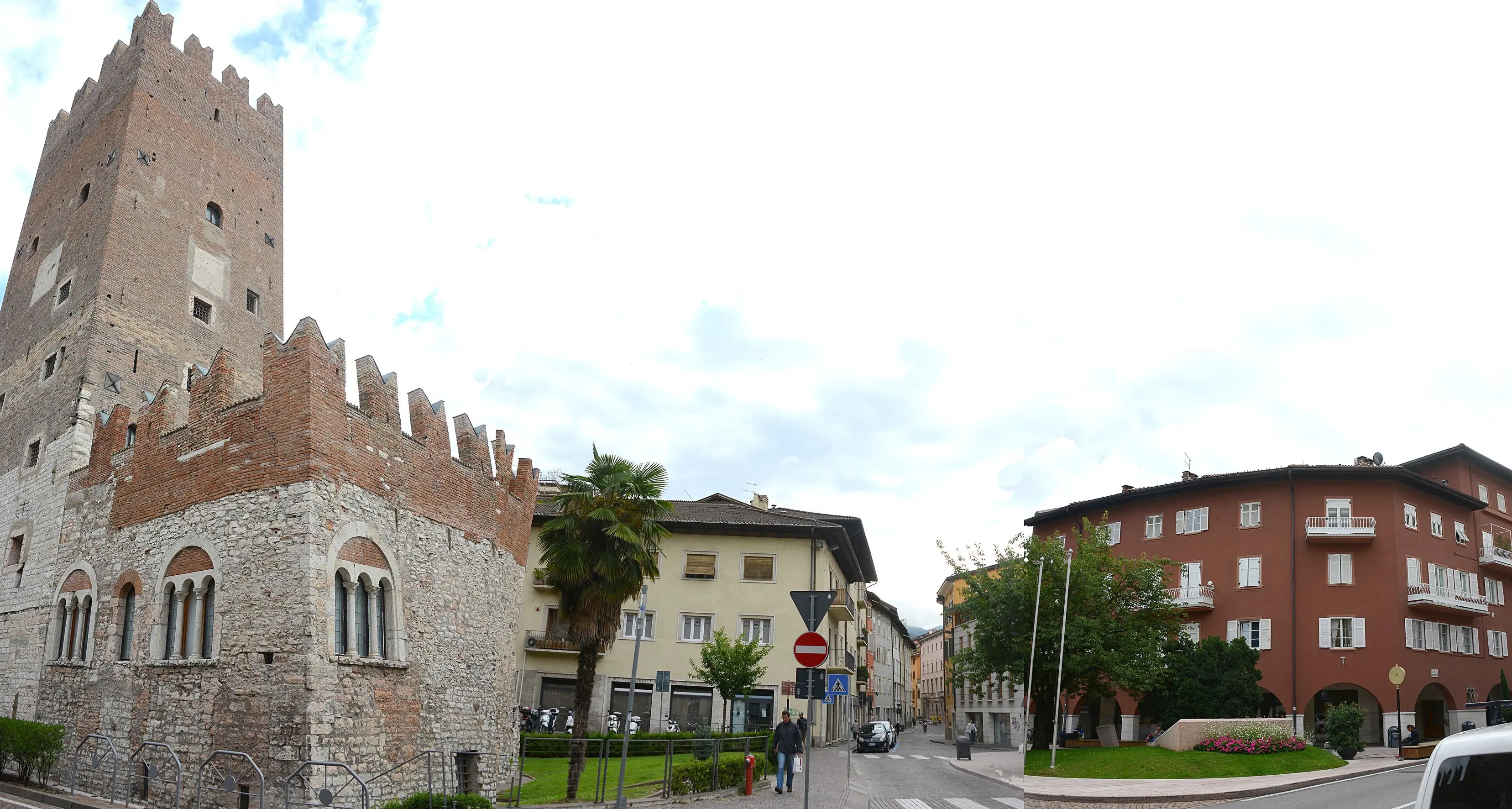 Coltellate fra spacciatori alla Portela di Trento: due feriti, è grave un ventisettenne dopo l’inseguimento e la collutazione