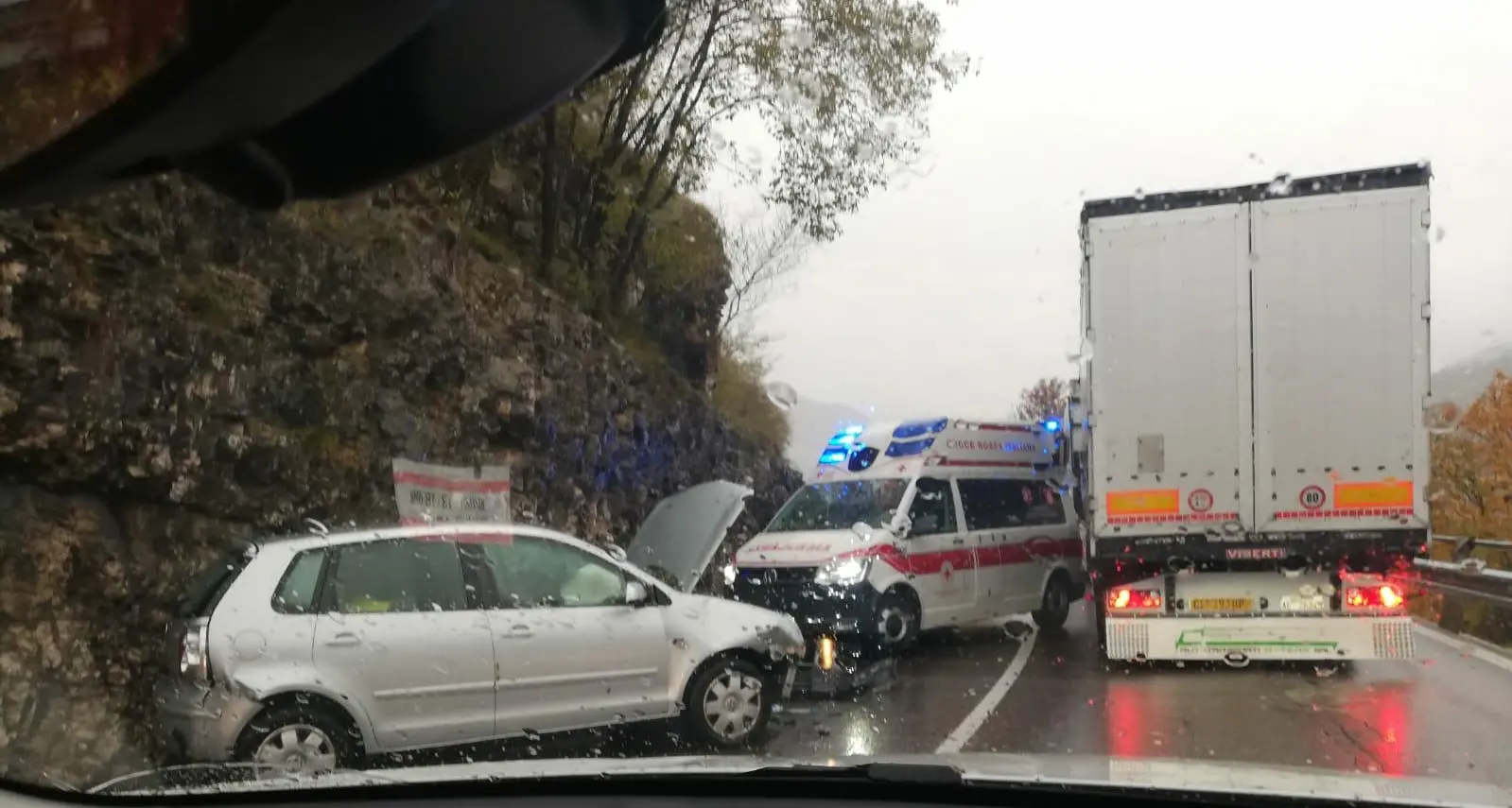 Incidente a Cadine, la Gardesana bloccata e lunghissime code da entrambe le direzioni