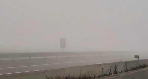 La nebbia spacca in due l'Italia: incidenti per nebbia, chiuso tratto di A1 Piacenza-Parma