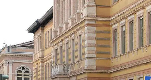 Lo studio trentino: “Giudizi degli insegnanti più generosi nei confronti delle ragazze per evitare stereotipi negativi”