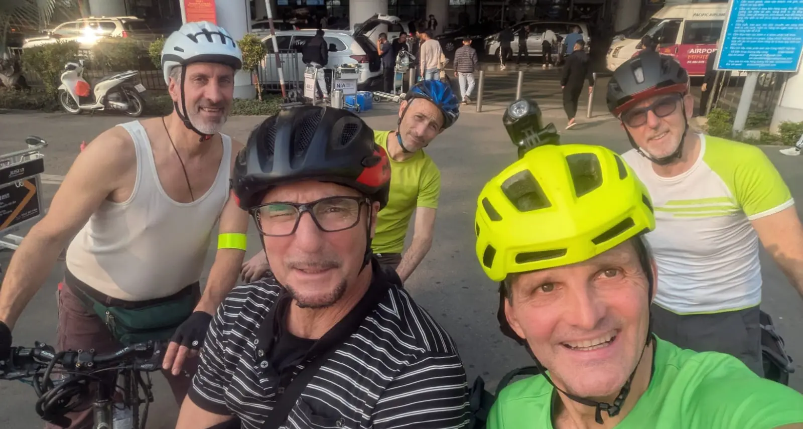 Da Hanoi a Saigon: cinque amici in bici.