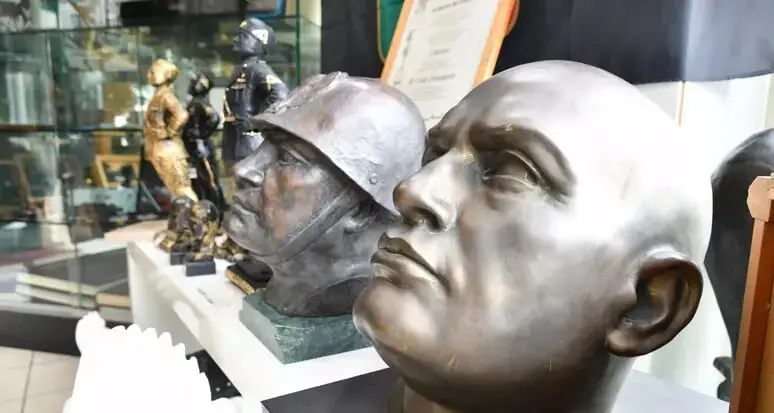 Salò revoca la cittadinanza onoraria a Mussolini, dopo 100 anni