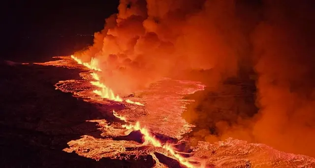 Islanda: in calo la potenza dell'eruzione, aeroporti aperti