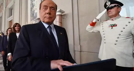 Qurinale, Berlusconi rinuncia alla candidatura, ma lancia il diktat: «Draghi rimanga al Governo»