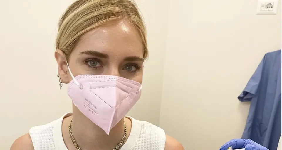 Chiara Ferragni si è vaccinata: “Un momento emozionante, fatelo anche voi”