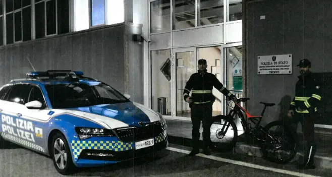 La Polstrada ferma l'auto al casello di San Michele, dentro una bici rubata da 7 mila euro, denunciato un moldavo