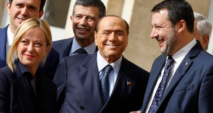 Morto a 86 anni Berlusconi, ha cambiato la tv e la politica. Funerali di Stato mercoledì a Milano