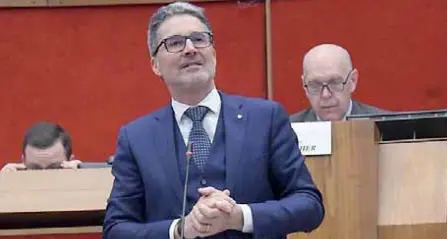 Regione: le festicciole di Natale e i regali di pensionamento saranno previsti per legge