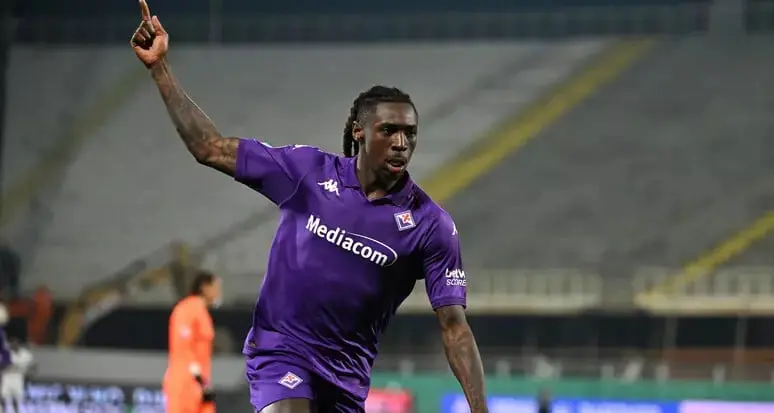 Verona: l'attaccante Kean della Fiorentina portato via in ospedale