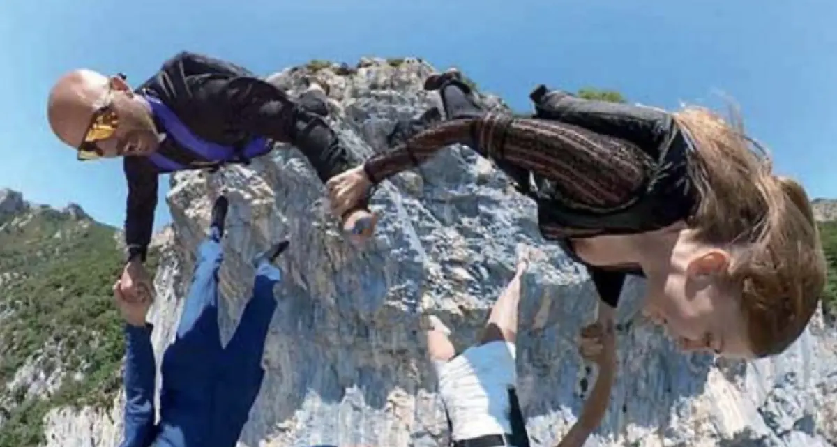 Prima il fatidico «sì» poi il salto dal Brento: spettacolare matrimonio tra base jumper