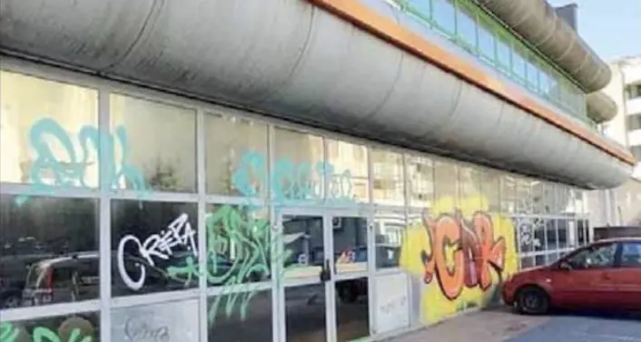 Una commessa presa a schiaffi dal ladro. La donna si sfoga: “In tanti hanno visto, nessuno è intervenuto”